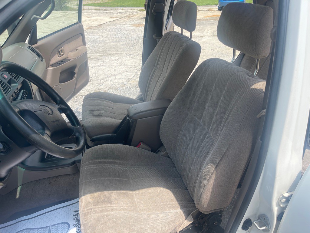2000 Toyota 4Runner Image 9