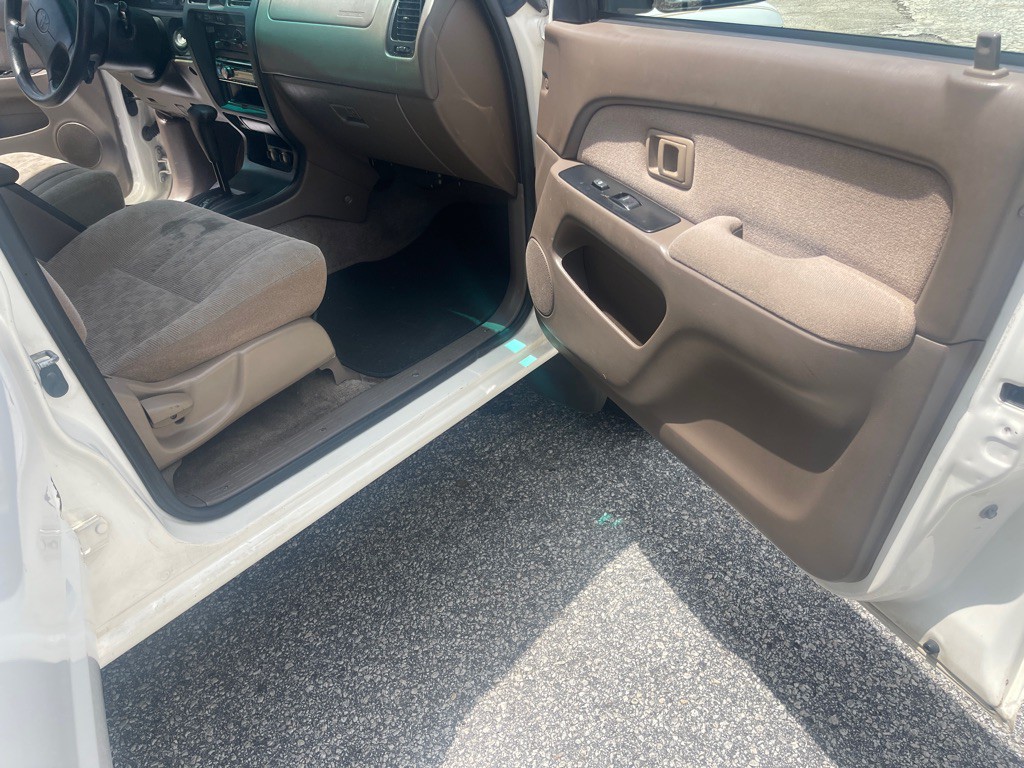 2000 Toyota 4Runner Image 13
