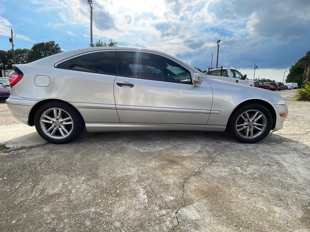 2002 Mercedes-Benz C-Class Image 1