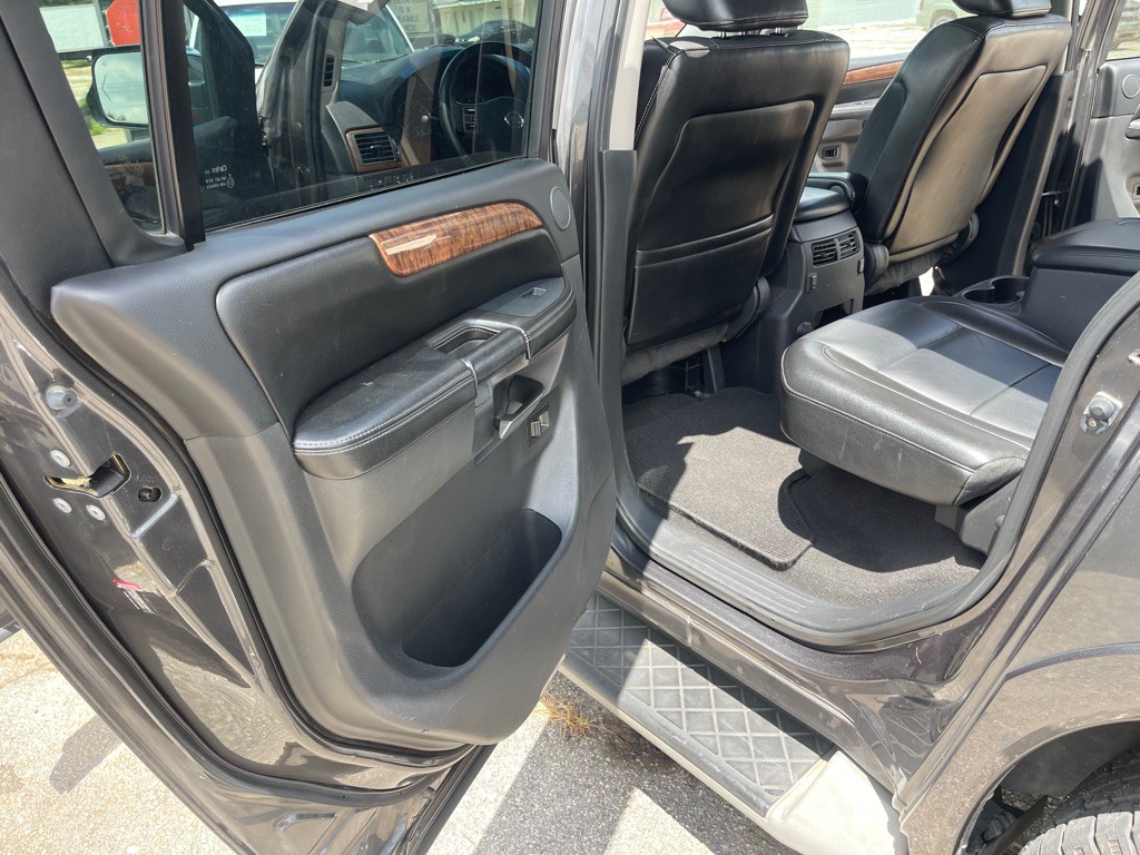 2012 Nissan Armada Image 17