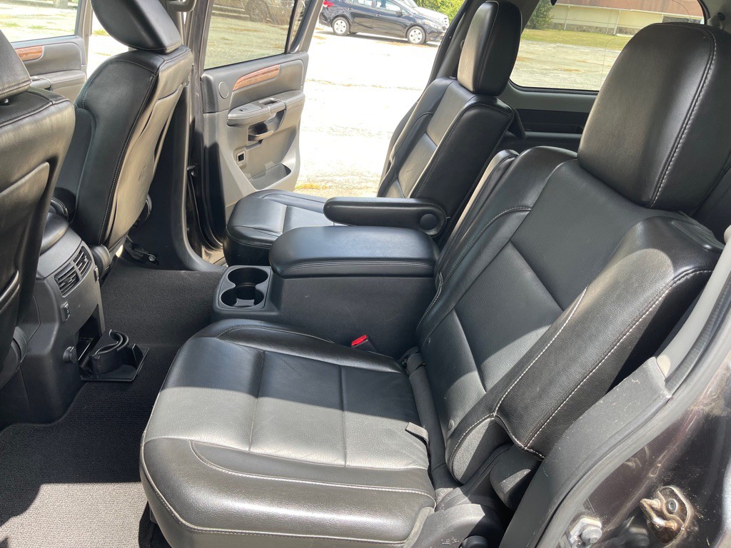 2012 Nissan Armada Image 18