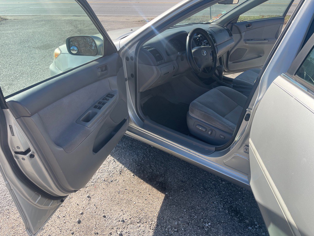2004 Toyota Camry Image 8