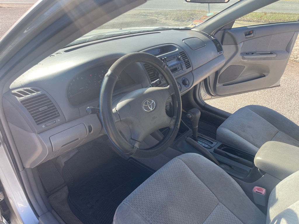 2004 Toyota Camry Image 9