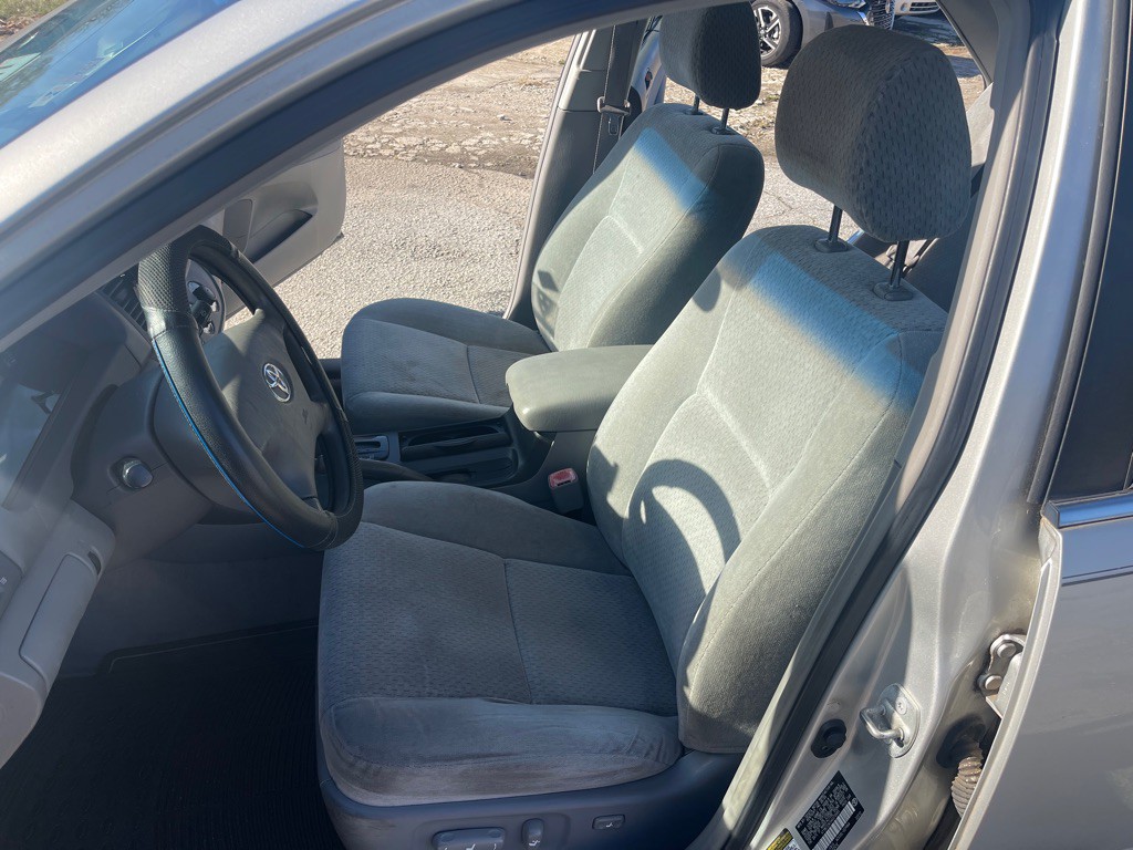 2004 Toyota Camry Image 10