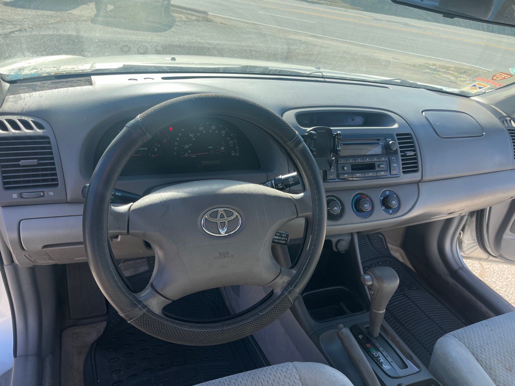 2004 Toyota Camry Image 11