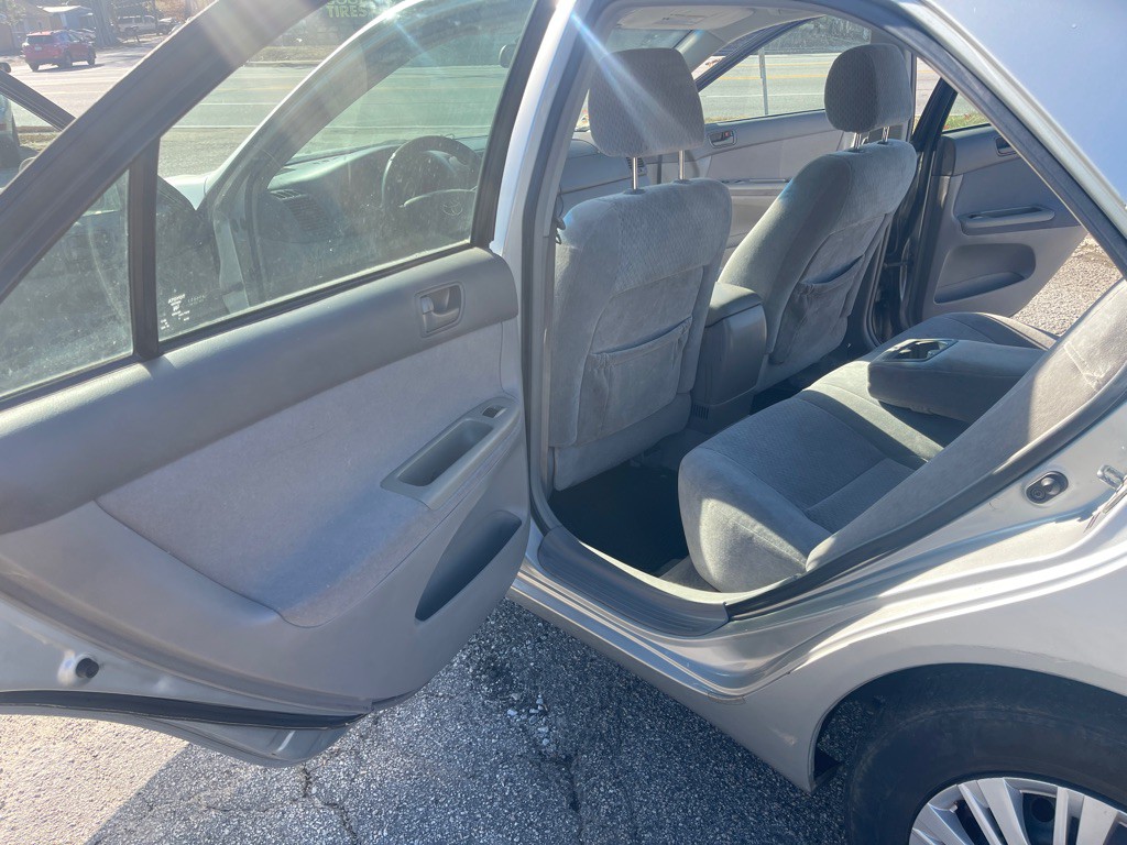 2004 Toyota Camry Image 12