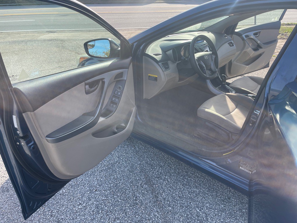 2016 Hyundai Elantra Image 9