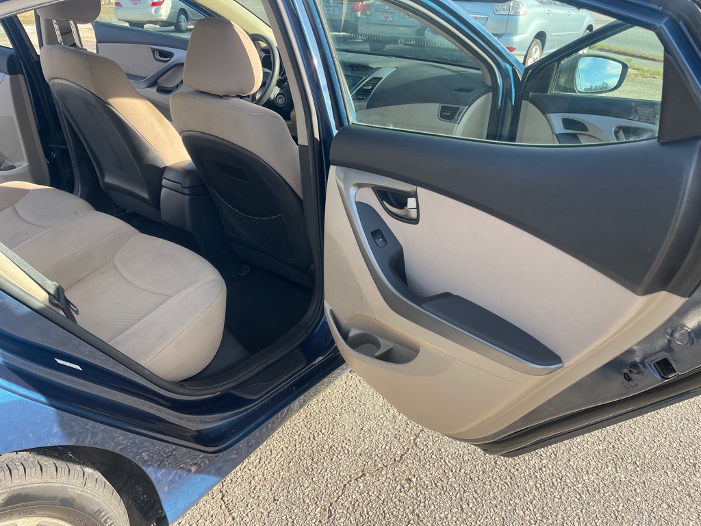 2016 Hyundai Elantra Image 16