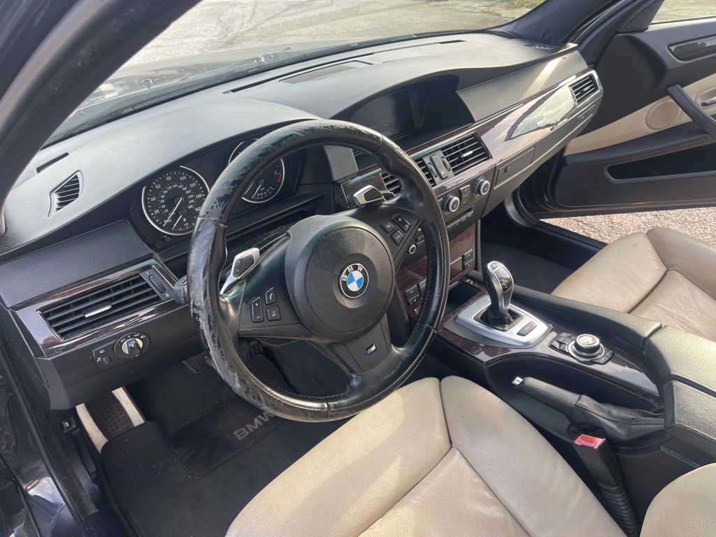 2010 BMW 5 Series Image 11