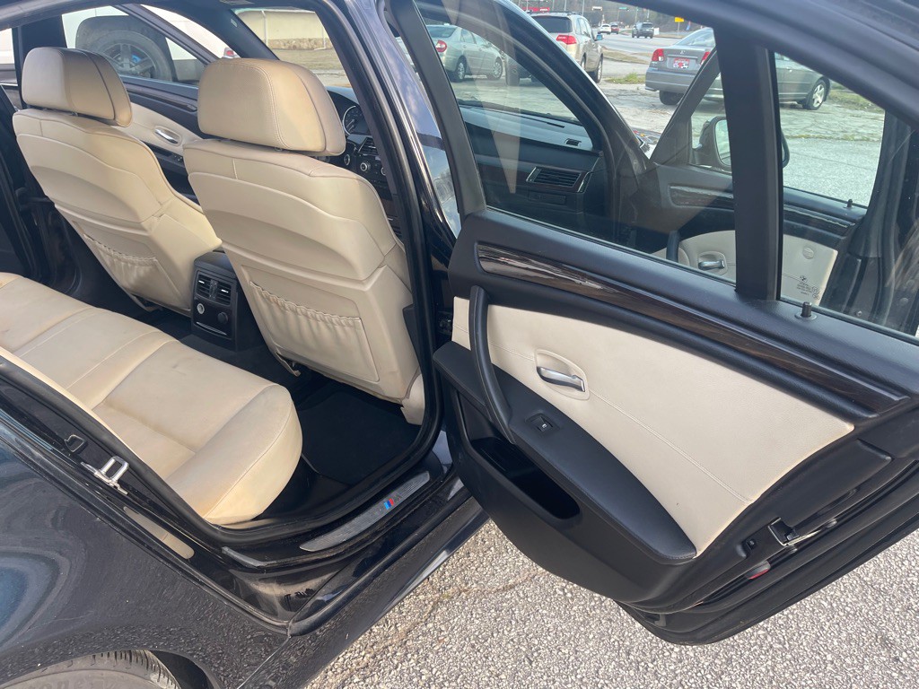 2010 BMW 5 Series Image 14