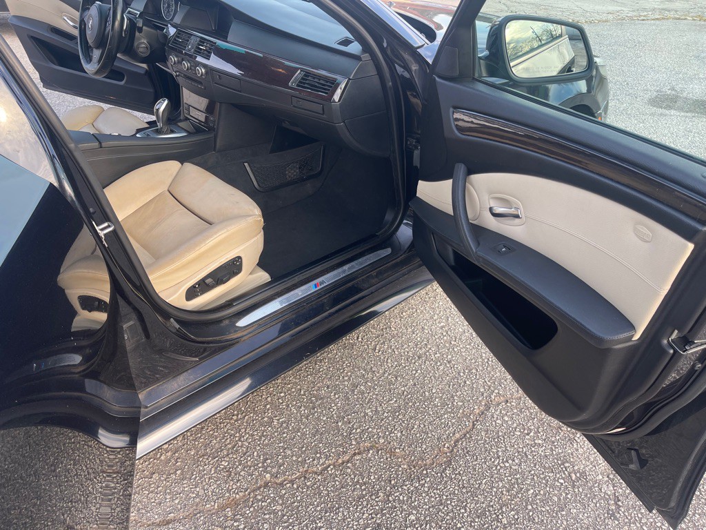 2010 BMW 5 Series Image 16