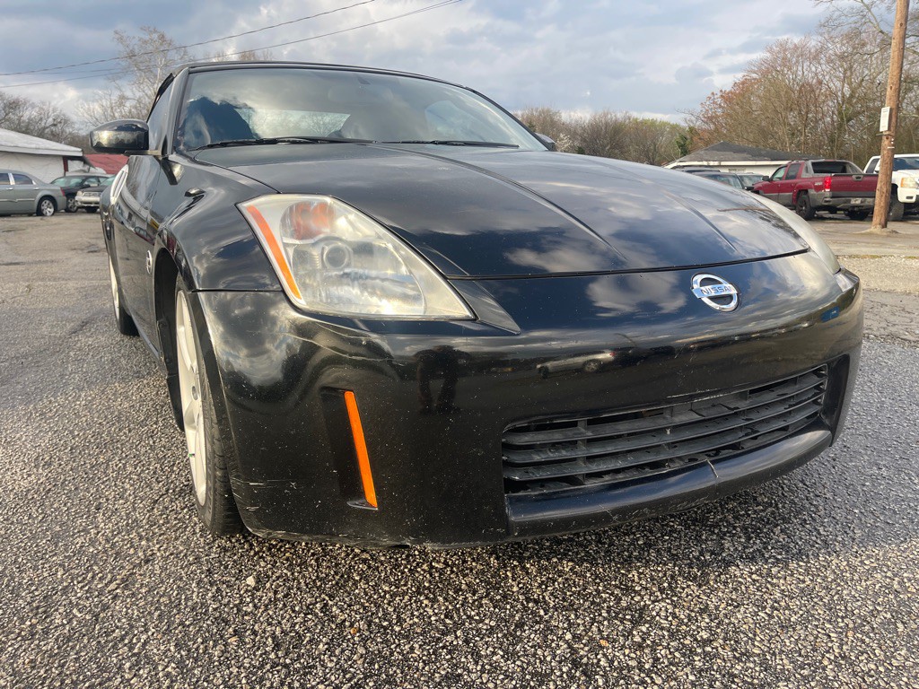 2005 Nissan 350Z Image 2