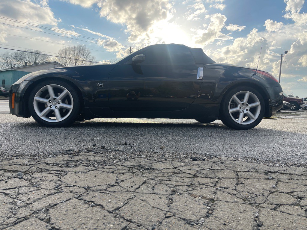 2005 Nissan 350Z Image 8