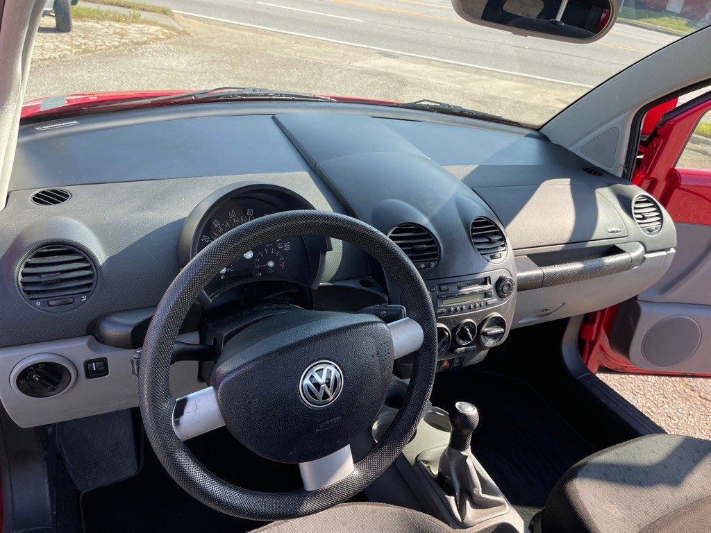 1999 Volkswagen Beetle Image 12