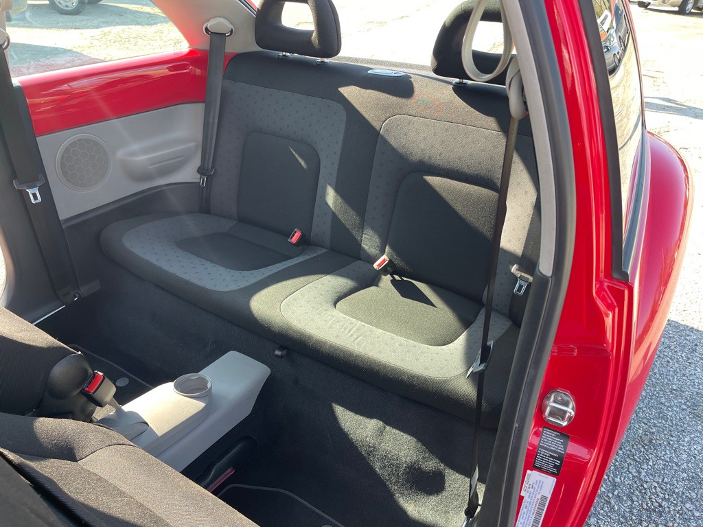 1999 Volkswagen Beetle Image 13