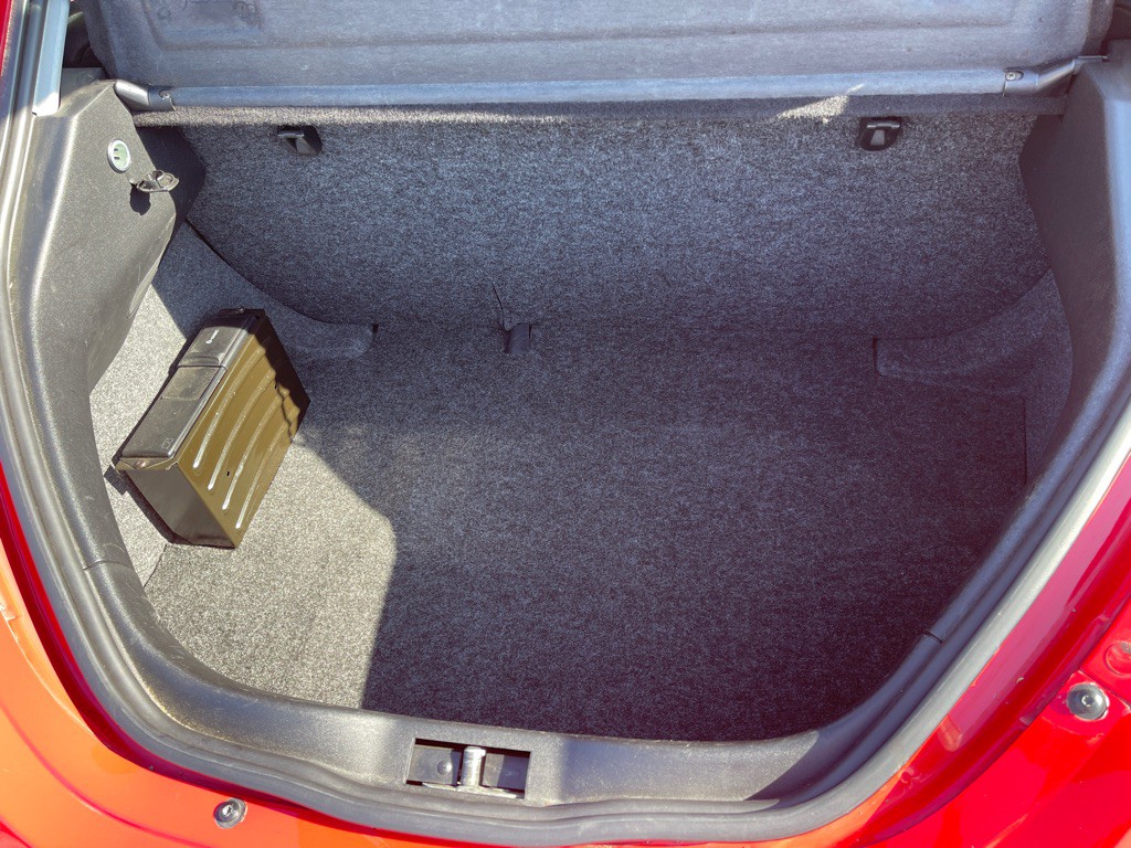 1999 Volkswagen Beetle Image 15