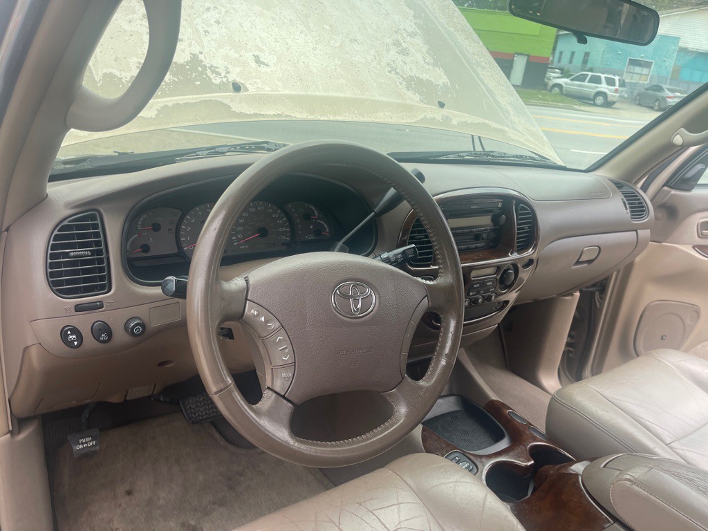 2004 Toyota Sequoia Image 11
