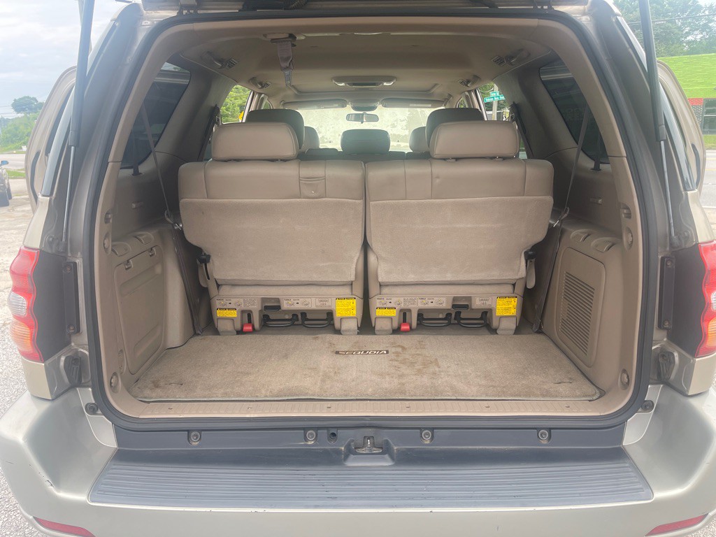 2004 Toyota Sequoia Image 15