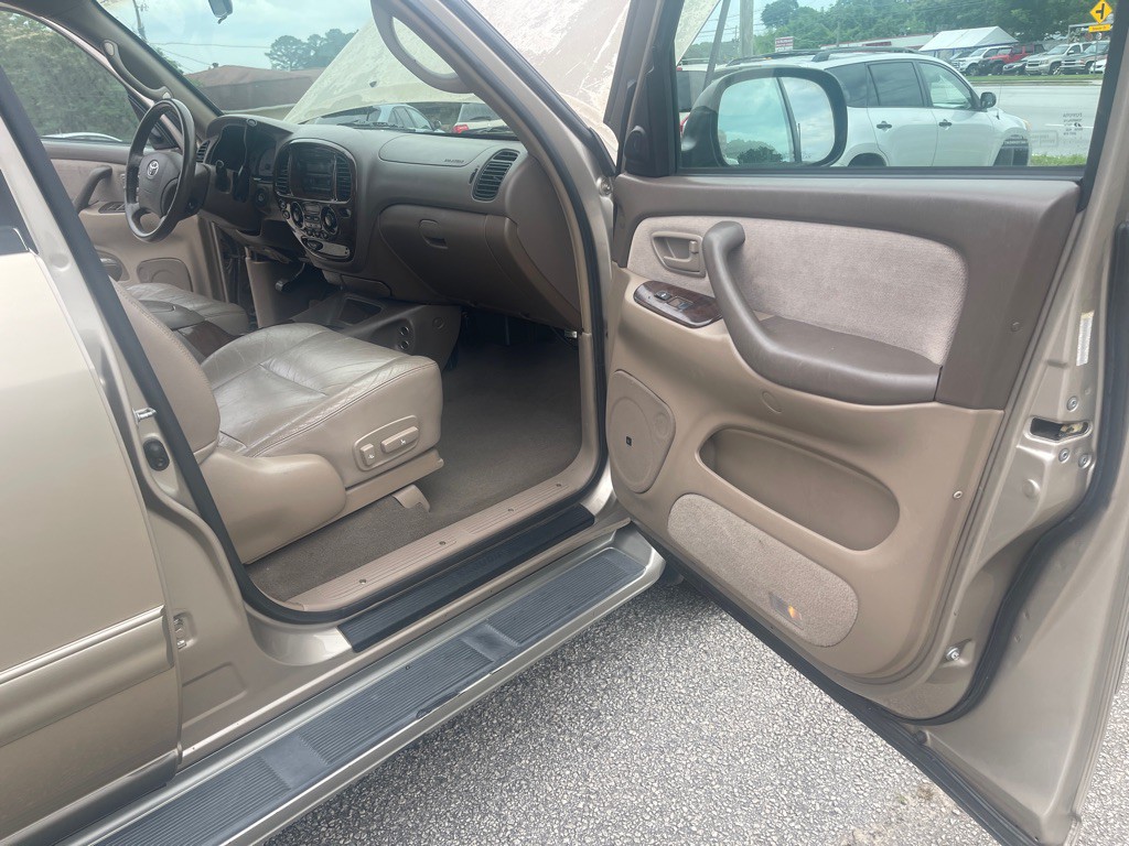2004 Toyota Sequoia Image 18