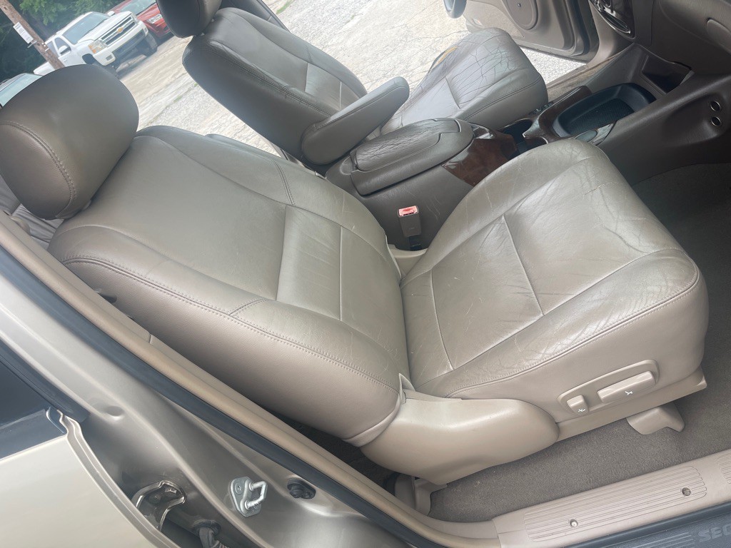 2004 Toyota Sequoia Image 19