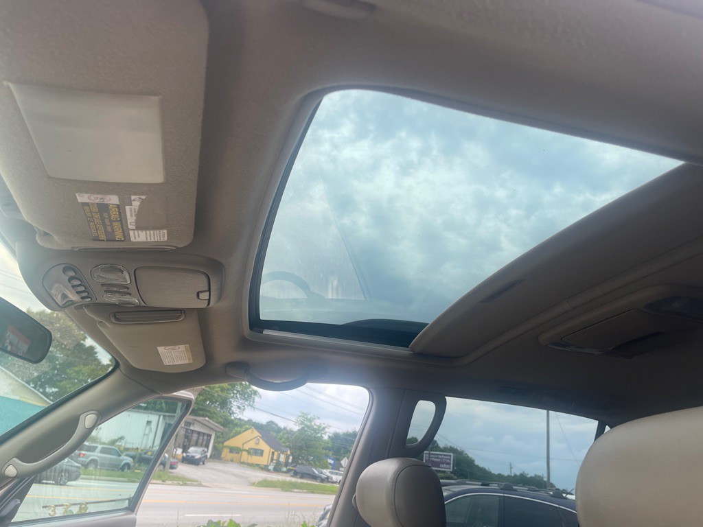 2004 Toyota Sequoia Image 22
