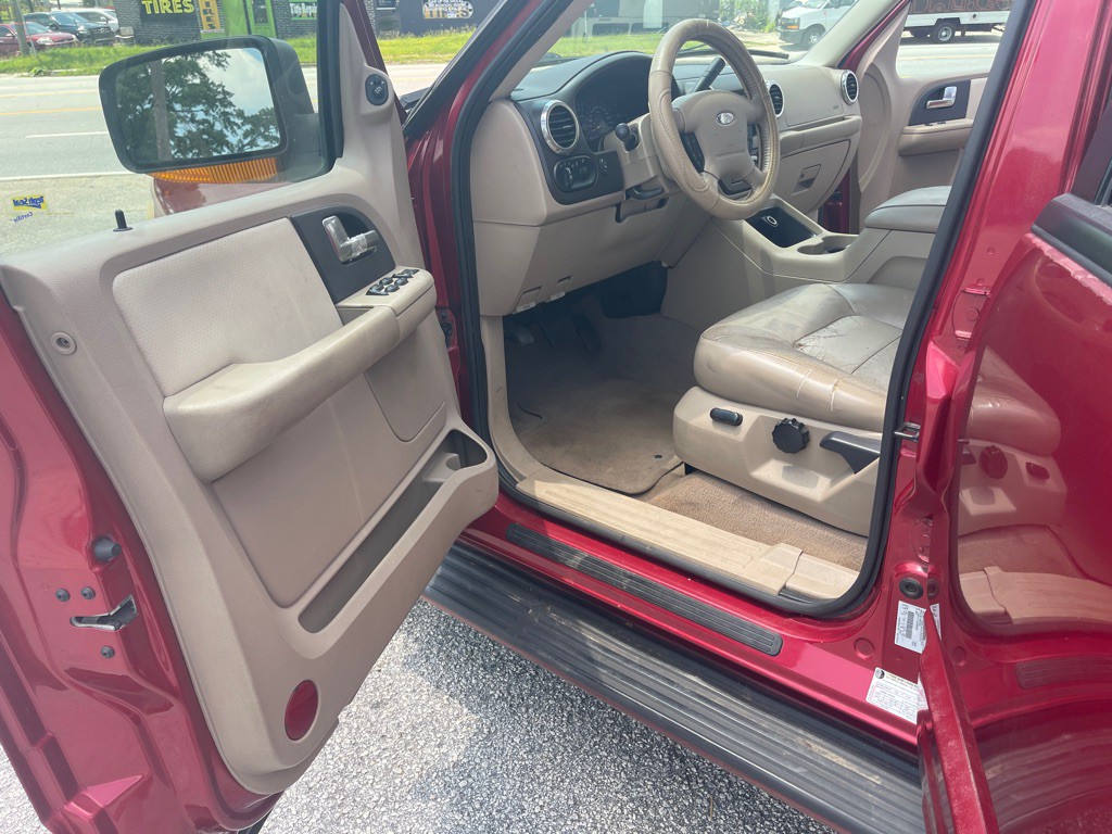 2004 Ford Expedition Image 9