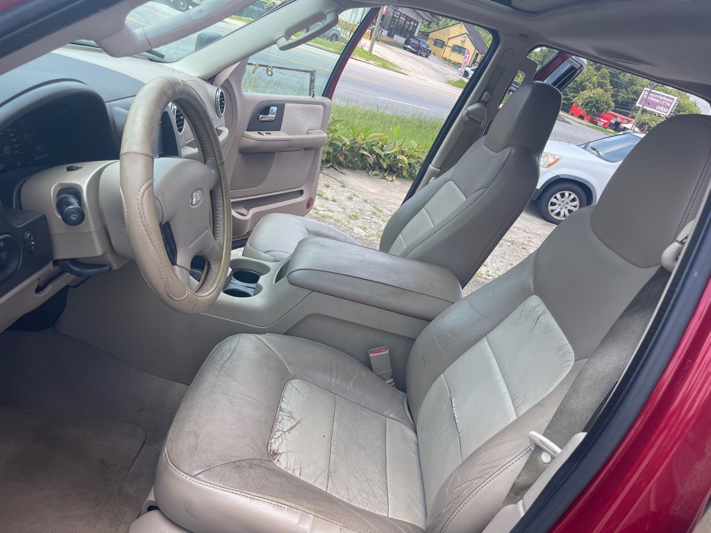 2004 Ford Expedition Image 10