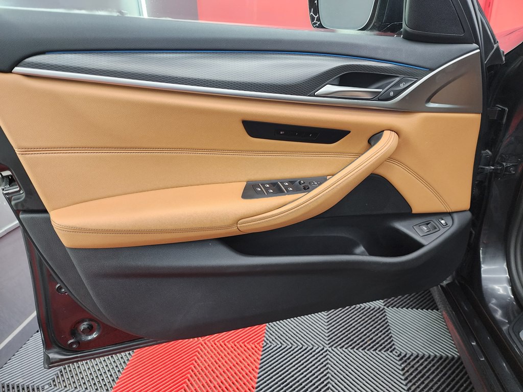 2023 BMW 5 Series Image 8