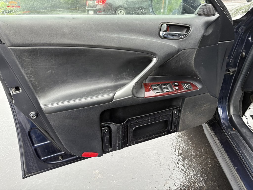 2007 Lexus IS Image 7
