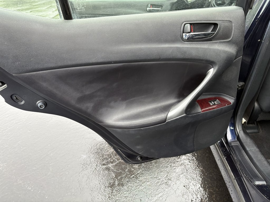 2007 Lexus IS Image 9