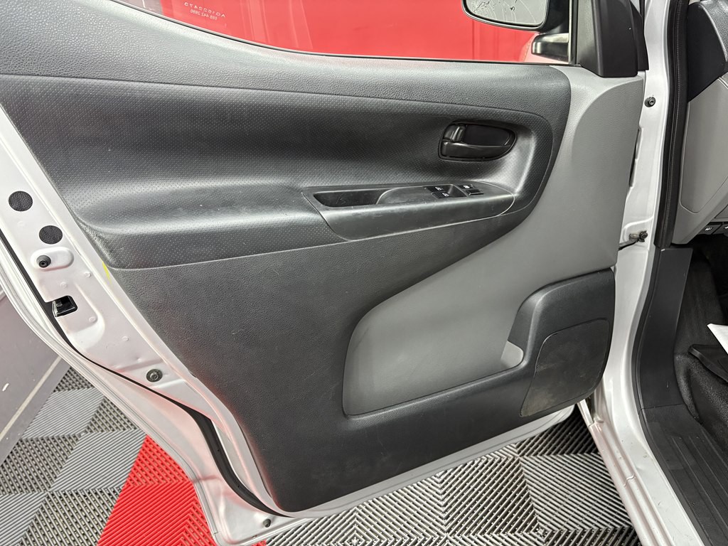 2017 Nissan NV200 Image 7