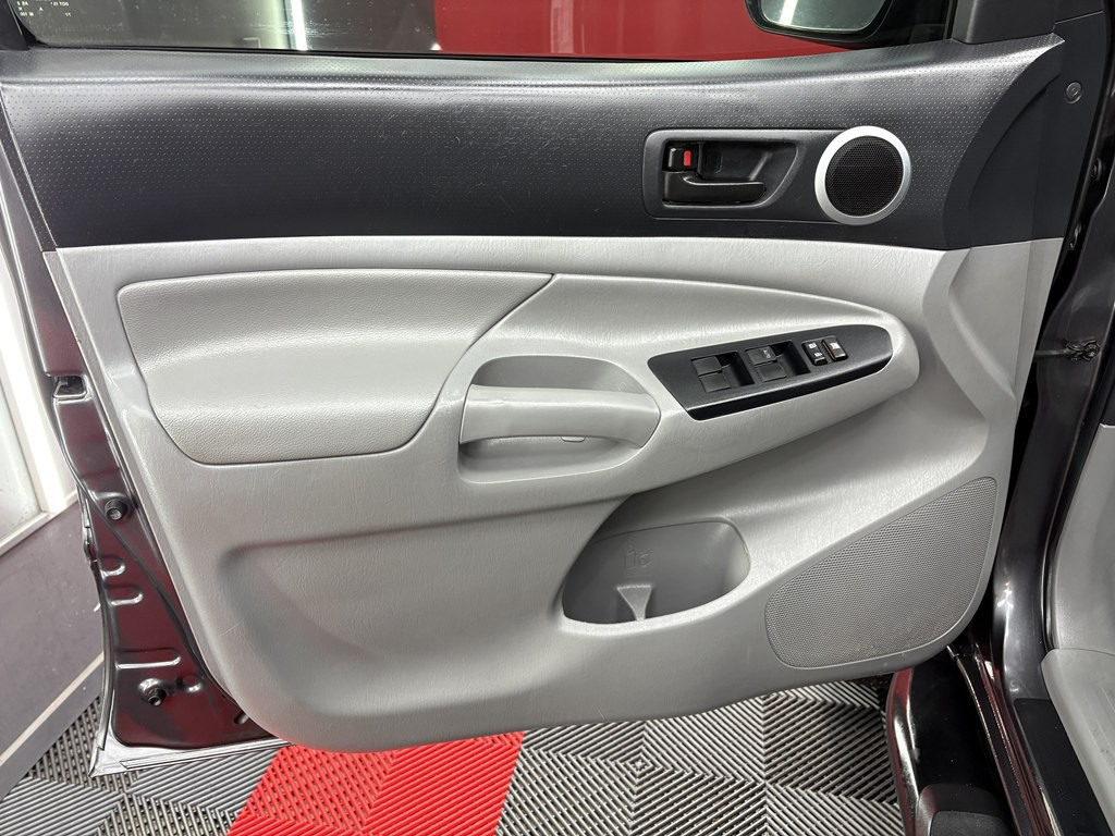 2015 Toyota Tacoma Image 8