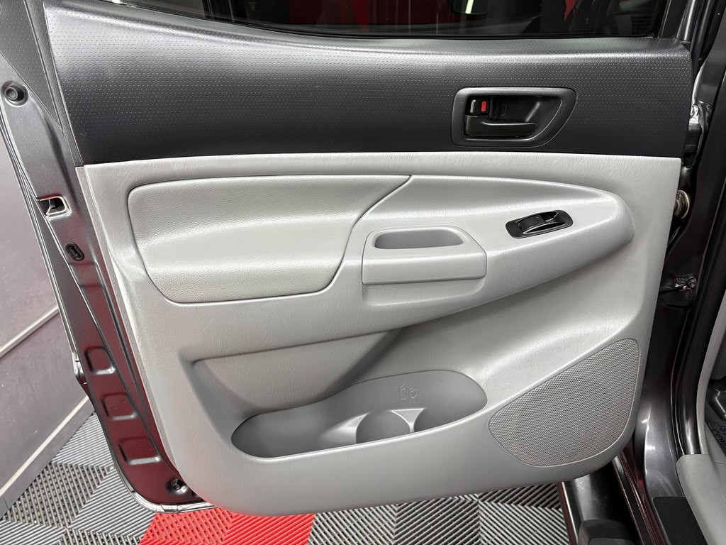 2015 Toyota Tacoma Image 10