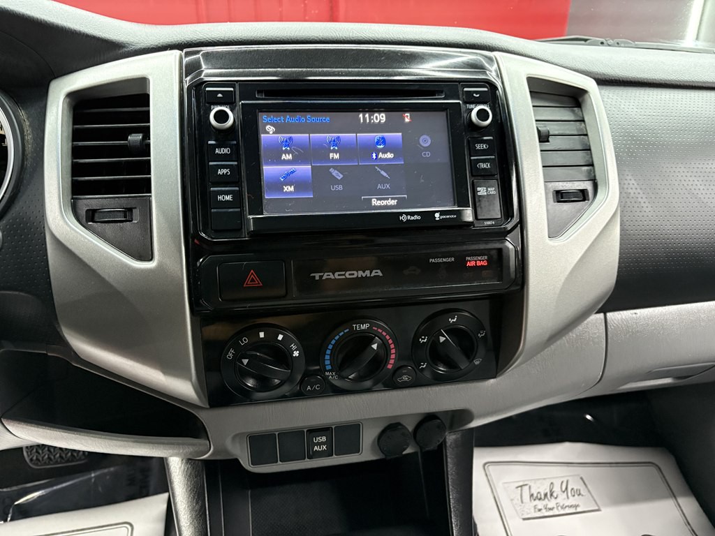 2015 Toyota Tacoma Image 18