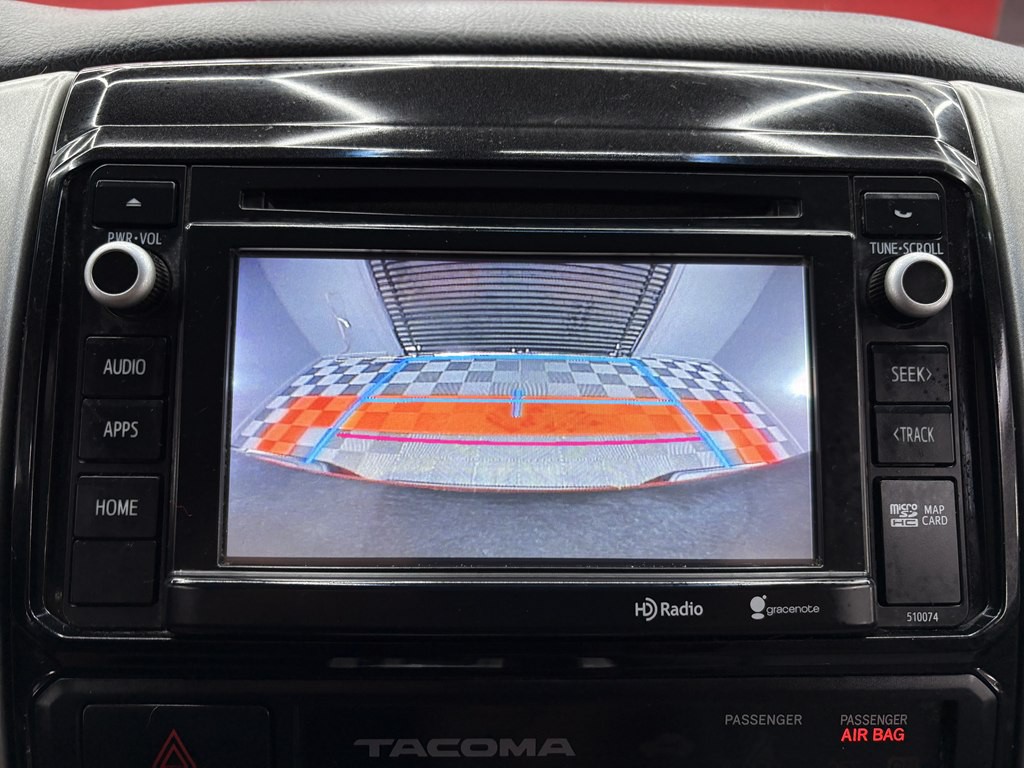 2015 Toyota Tacoma Image 22
