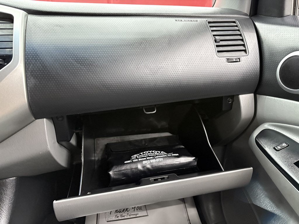 2015 Toyota Tacoma Image 23