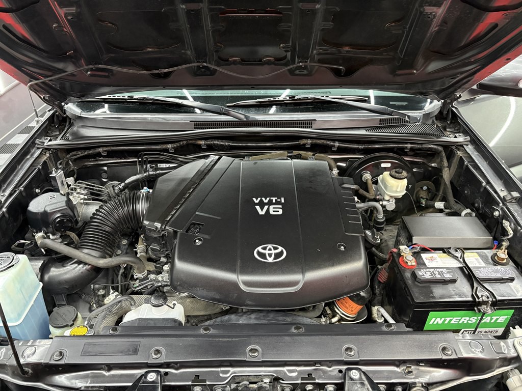 2015 Toyota Tacoma Image 25
