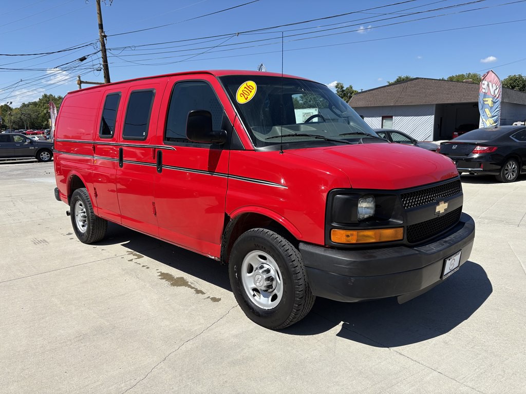2016 Chevrolet Express Image 3