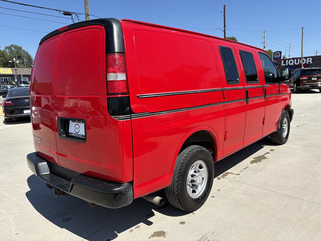 2016 Chevrolet Express Image 4
