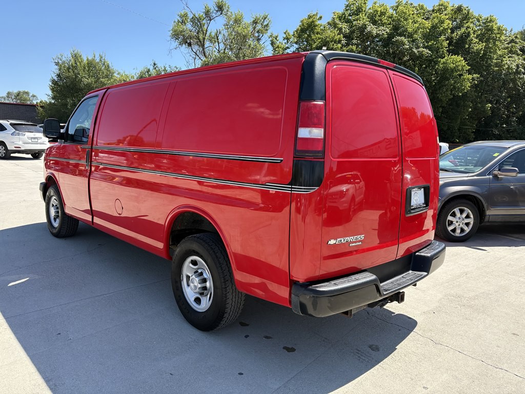 2016 Chevrolet Express Image 6