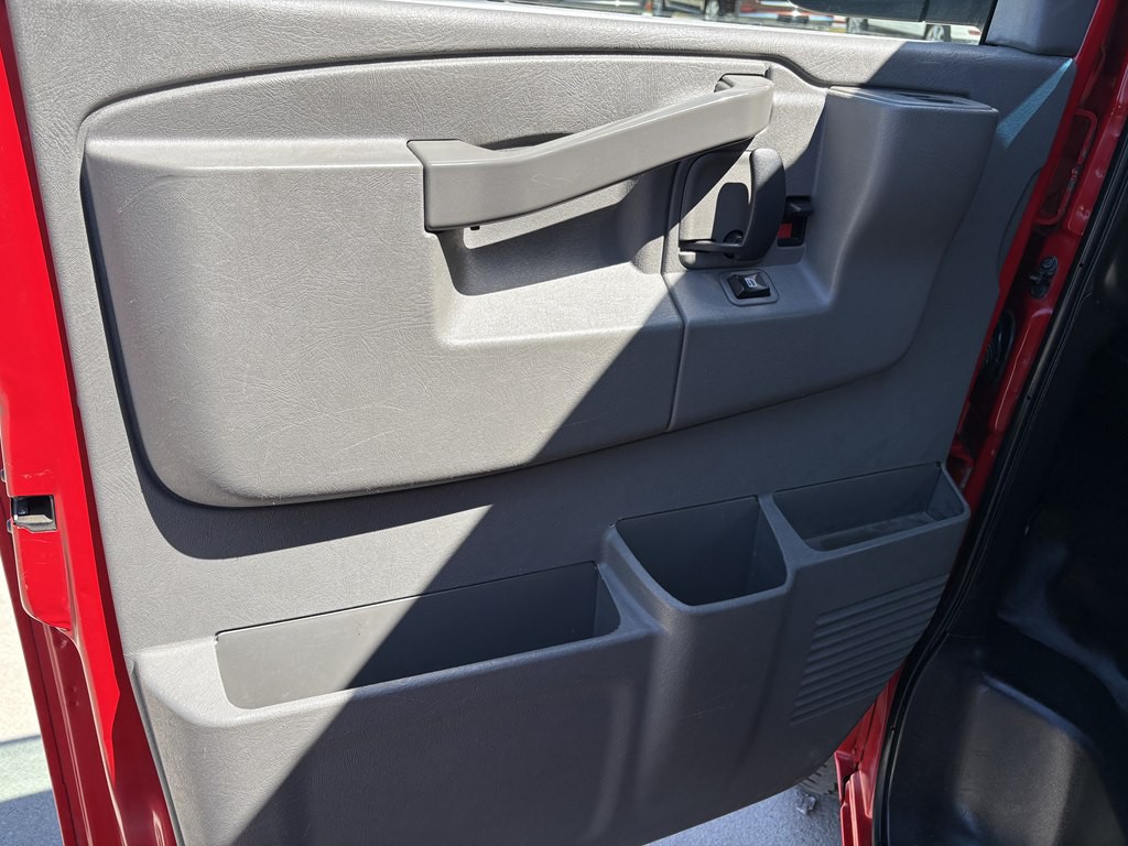2016 Chevrolet Express Image 7