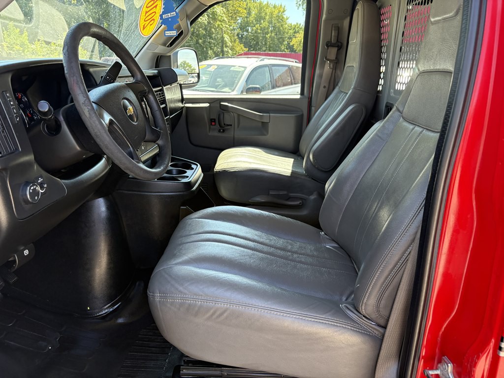 2016 Chevrolet Express Image 9