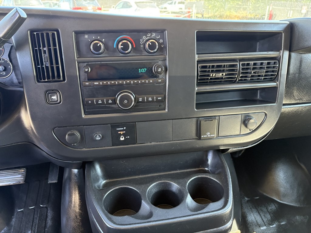 2016 Chevrolet Express Image 13