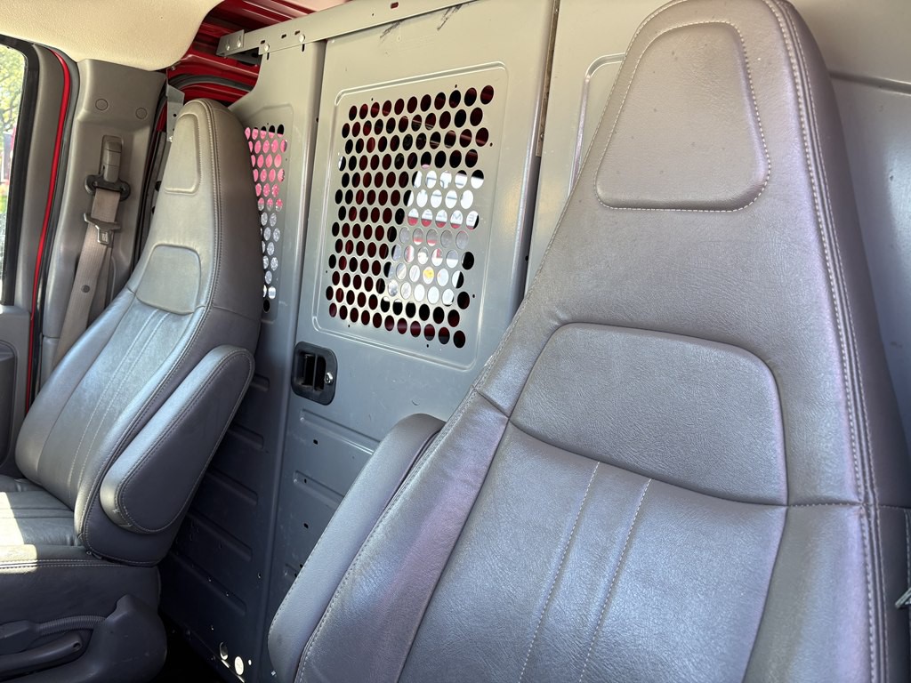 2016 Chevrolet Express Image 15