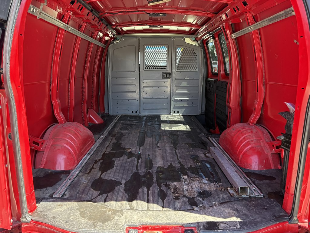 2016 Chevrolet Express Image 16