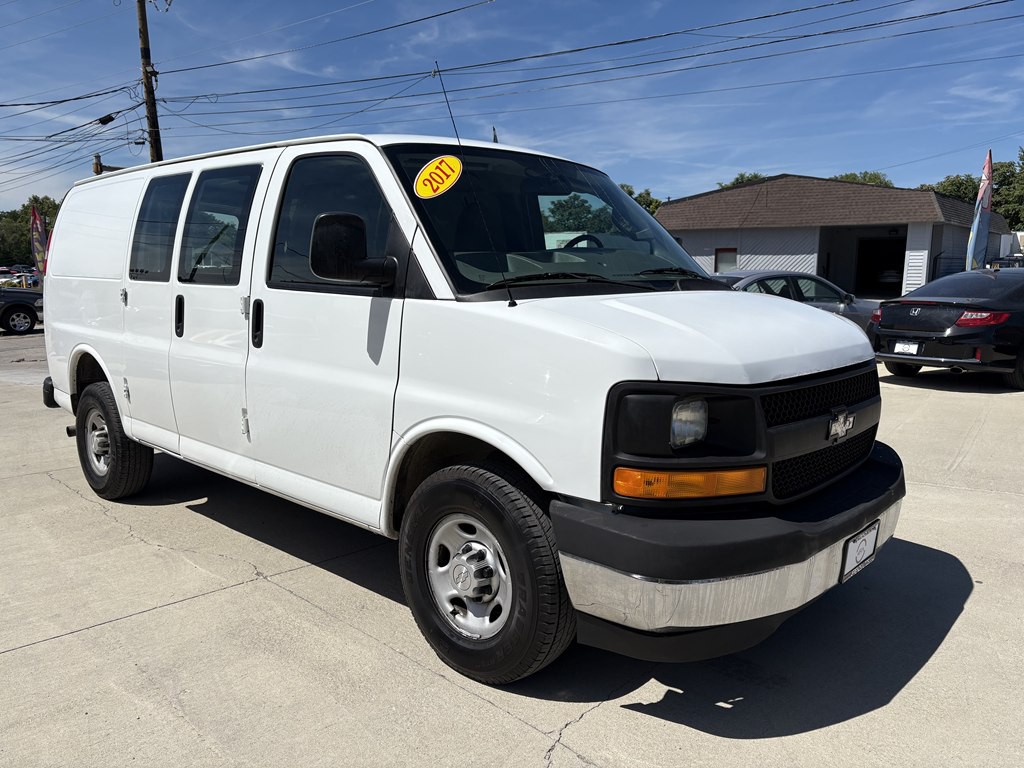 2017 Chevrolet Express Image 3