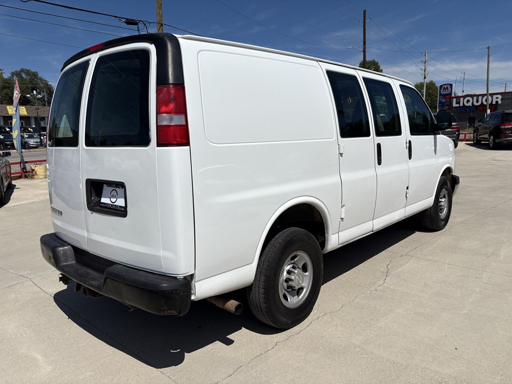 2017 Chevrolet Express Image 4