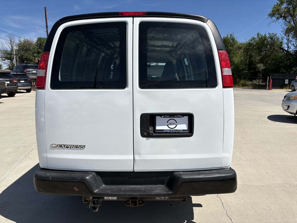 2017 Chevrolet Express Image 5