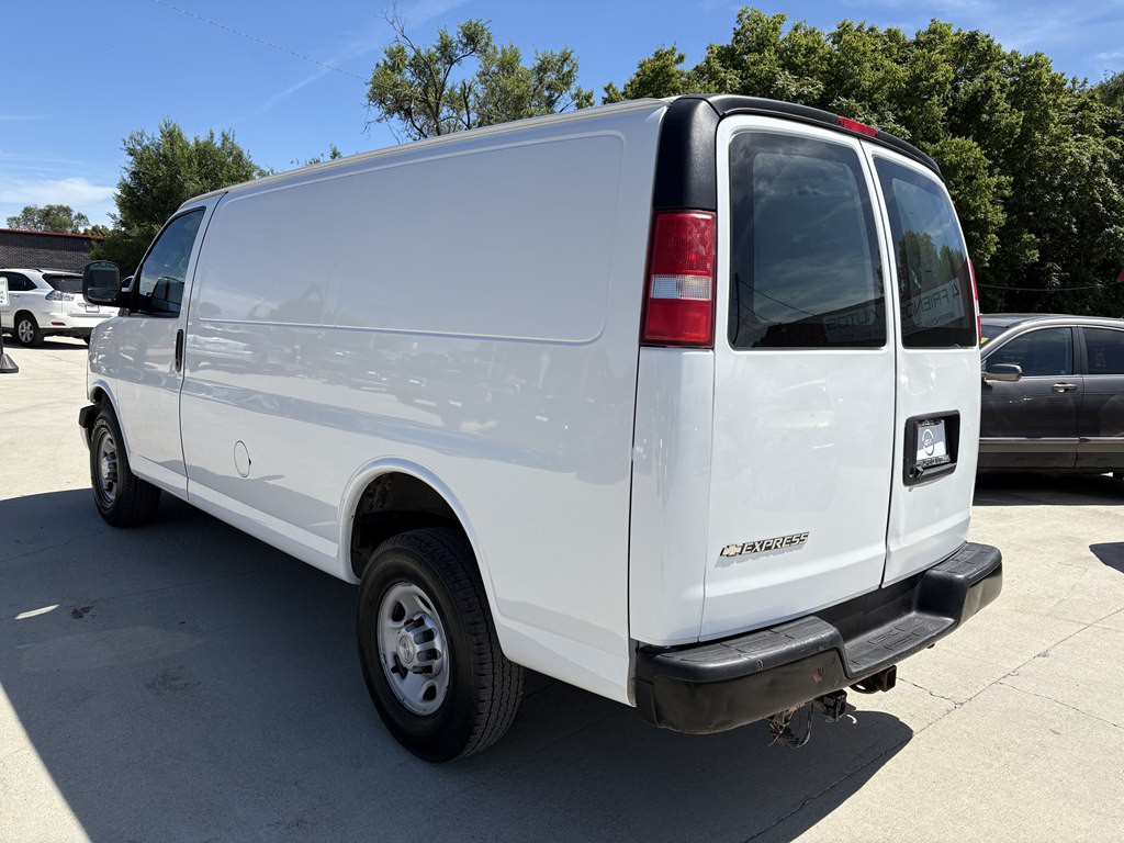 2017 Chevrolet Express Image 6
