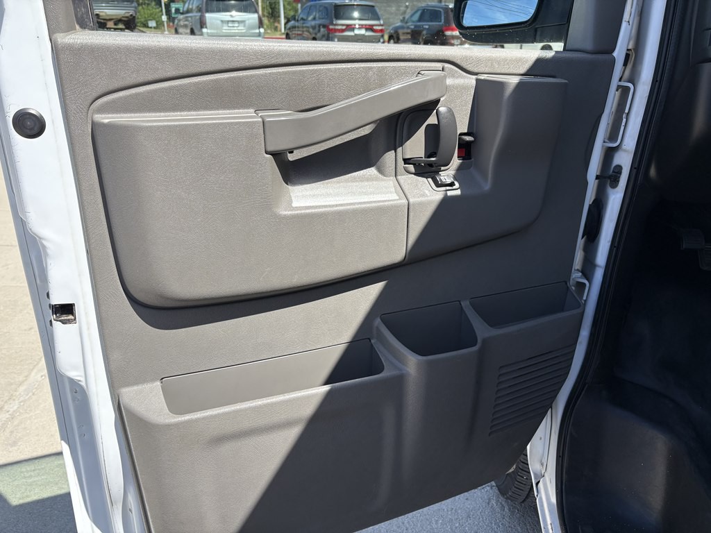 2017 Chevrolet Express Image 7